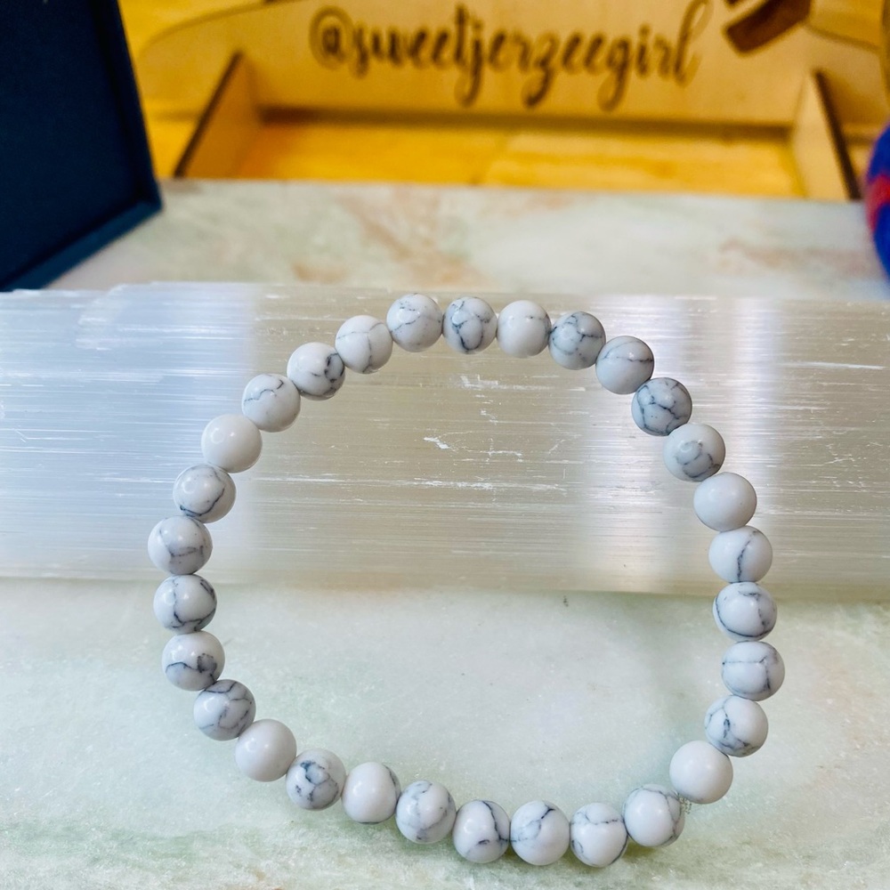 Handmade White Howlite Gemstone Stone of Peace Bead Stretch Bracelet 6mm